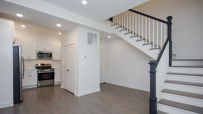 Photo - 1008 W 18th St Unit 304