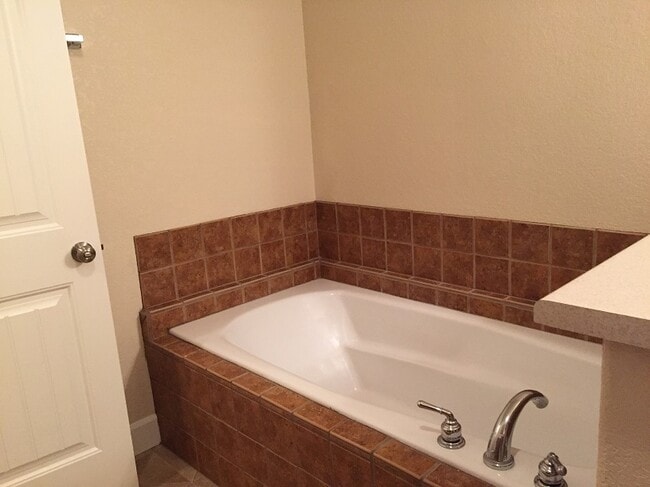 Photo - 170 Fox Hills Dr