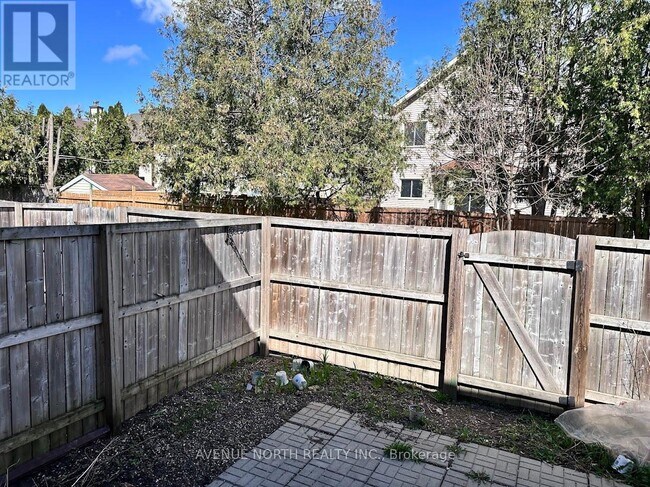 Photo - 1460 Foxwell St