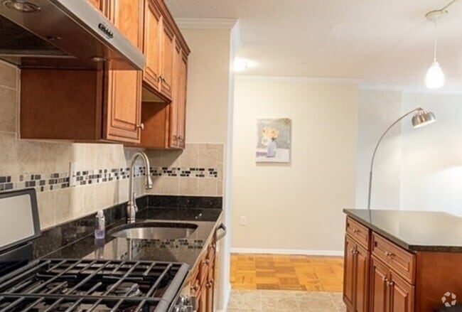 Building Photo - 2 Hawthorne Pl Unit 15M Rental
