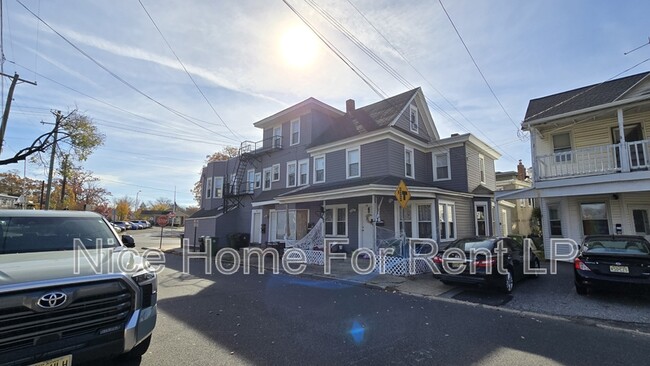 Building Photo - 64 Simpson Ave