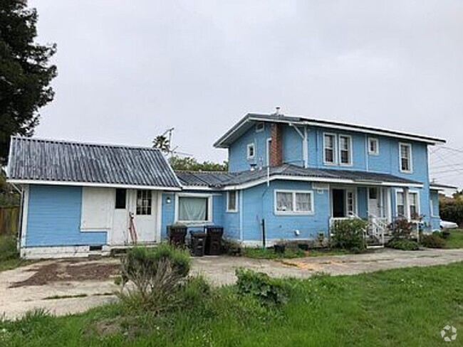 Building Photo - Charming Home Located in Santa Cruz!