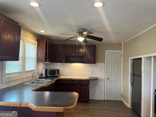 Photo - 6878 Newnan Rd