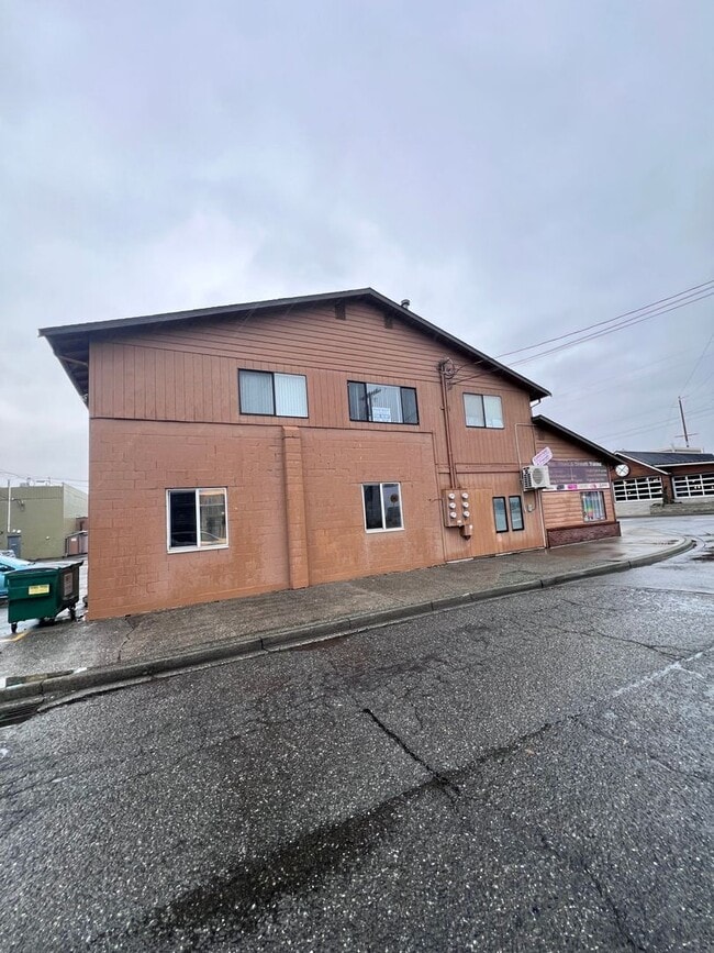Building Photo - Howe Family Properties Unit #4 Rental