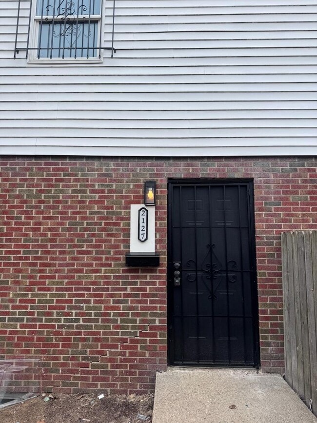 Photo - 2127 Winfield Ave