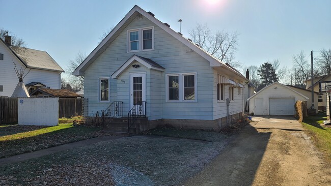 Photo - 1040 Oak St House