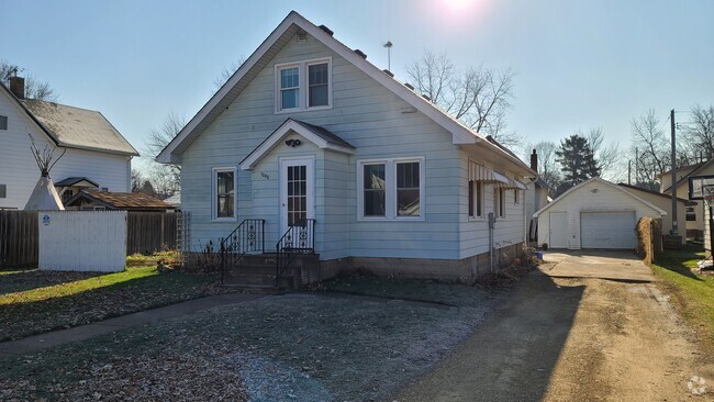 Building Photo - 1040 Oak St Rental