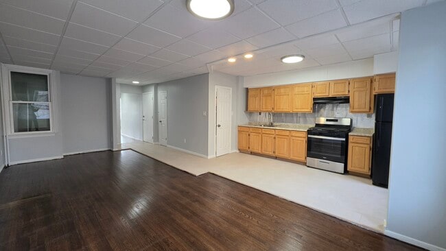 Building Photo - 722 Westside Ave Unit 2