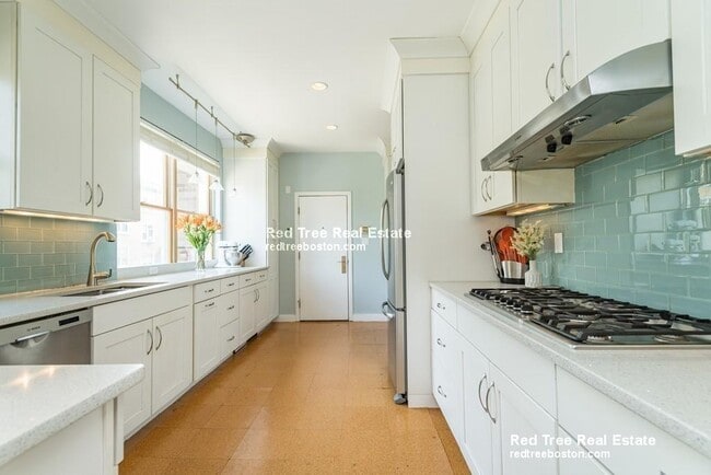 Building Photo - 327 Saint Paul St Unit 1