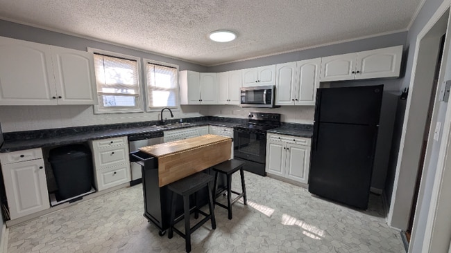 Photo - 502 E State Ave