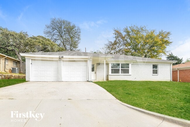 Building Photo - 1020 Mary Dr