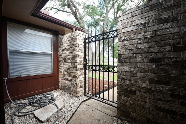 Photo - 1302 Gentle Bend Dr