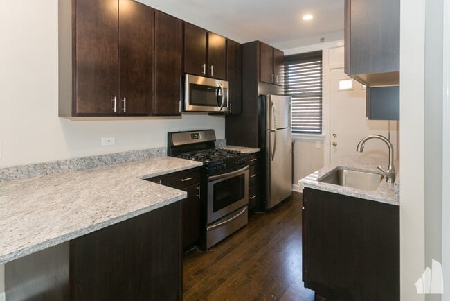 Building Photo - 1604 W Berwyn Ave Unit 02