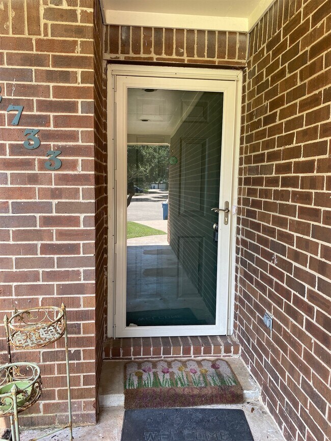 Photo - 2733 Davis Ave