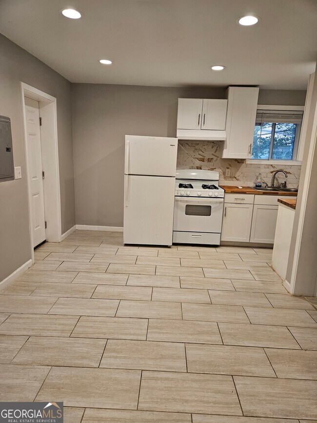 Photo - 1129 West Ave SW