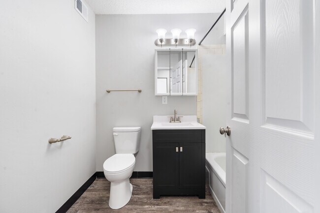 1 Bed Bathroom