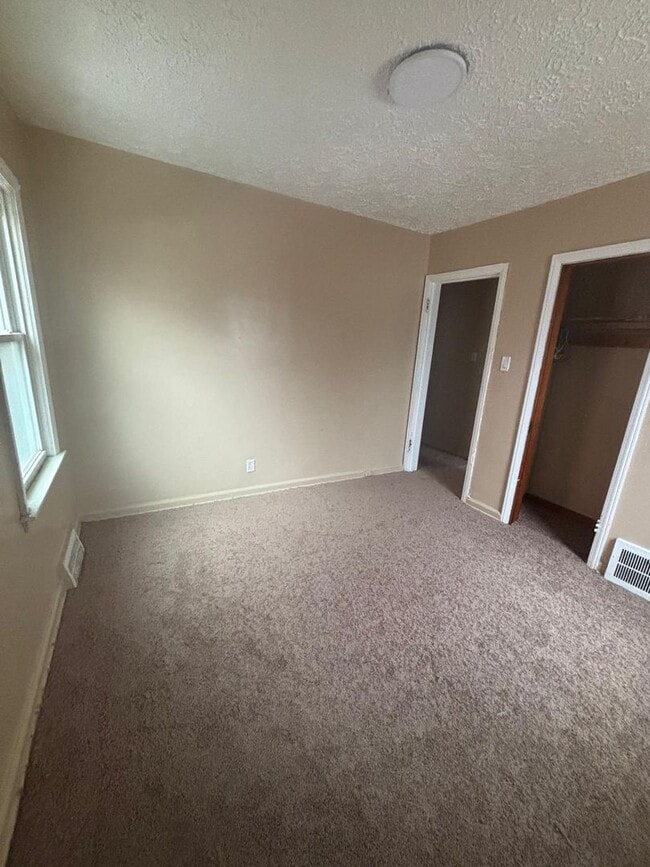 Photo - Cute 3 bedroom flexible and willing to work with lower credit scores