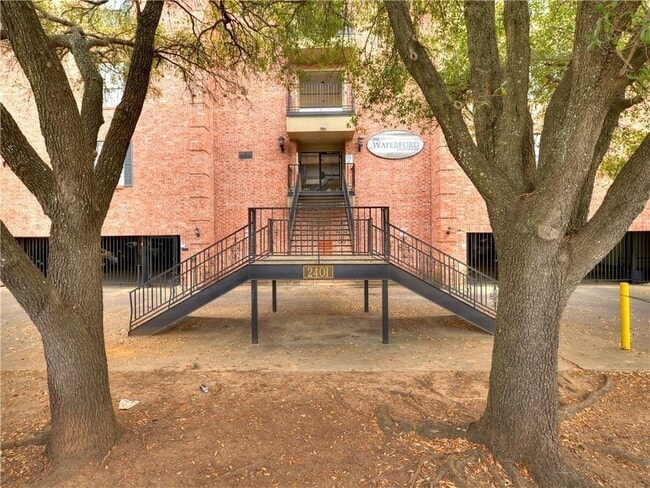 Building Photo - 2401 Leon St Unit 108