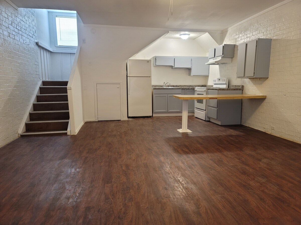 Photo - 804 E Hall St