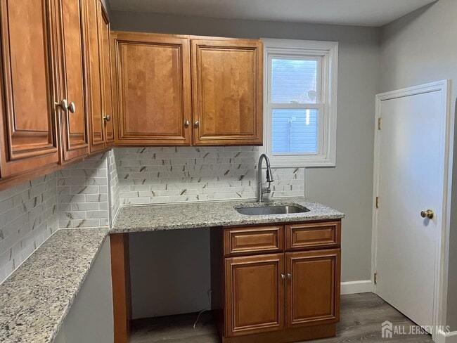 Photo - 104 W High St