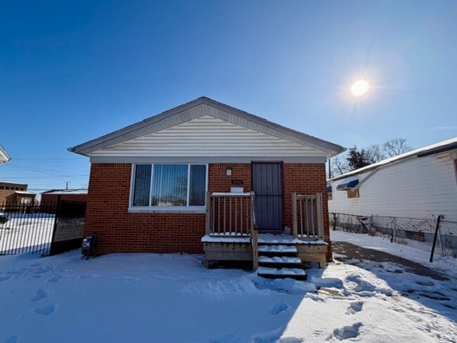 Building Photo - Updated 3 bedroom 1 bath,  home ready for Section 8 Tenant call KPM Detroit (313)429-3244