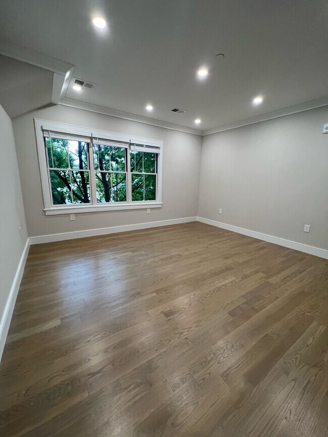 Building Photo - 13 Reedsdale St Rental