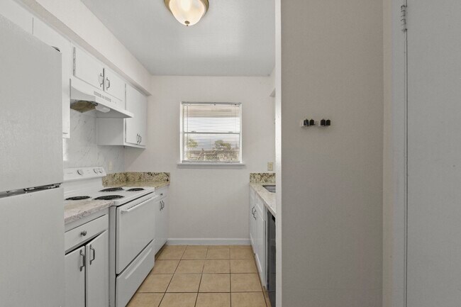 Photo - 1950 Spenwick Dr Unit 408