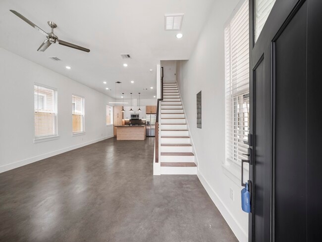 Photo - 7033 Avenue N