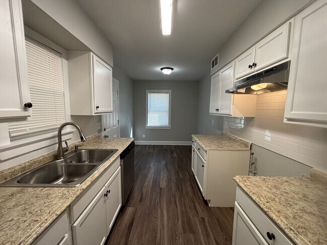 Photo - 2073 Gayle Ave