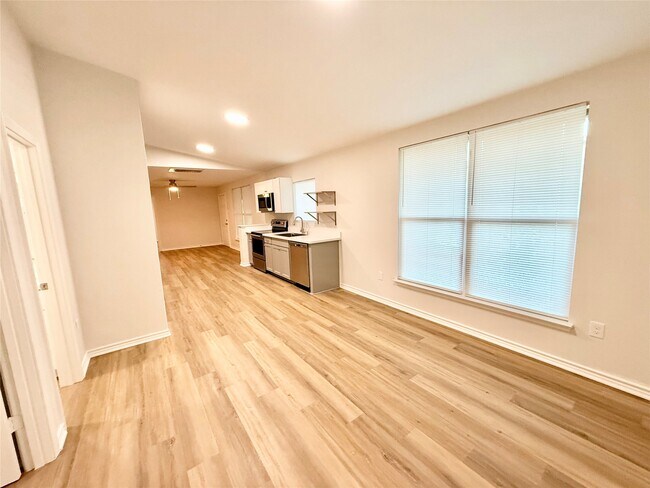 Photo - 2237 Wilburforce St