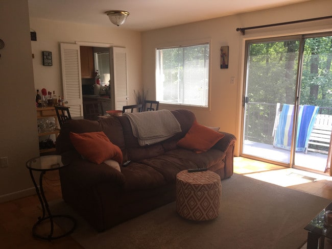 Sunny and Spacious - 10631 Weymouth St Unit Apartment 203