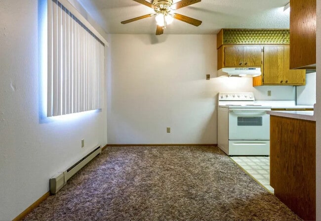 Photo - Van's Court