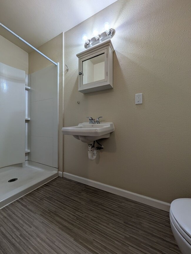 Photo - Nice 1bdrm/1bath apartment close to shopping and restaurants!