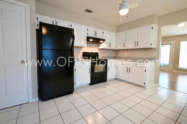 Photo - 636 Emerald Ln