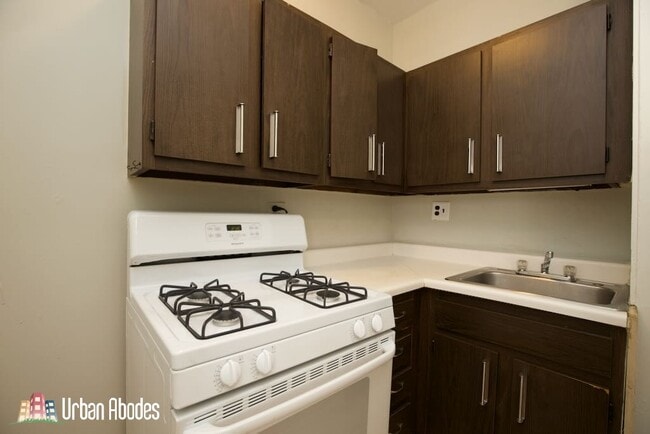 Photo - 3713 N Pine Grove Ave Unit M01B