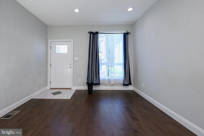 Photo - 1439 N Newkirk St