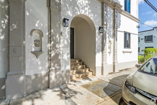 Building Photo - Villa Sonia