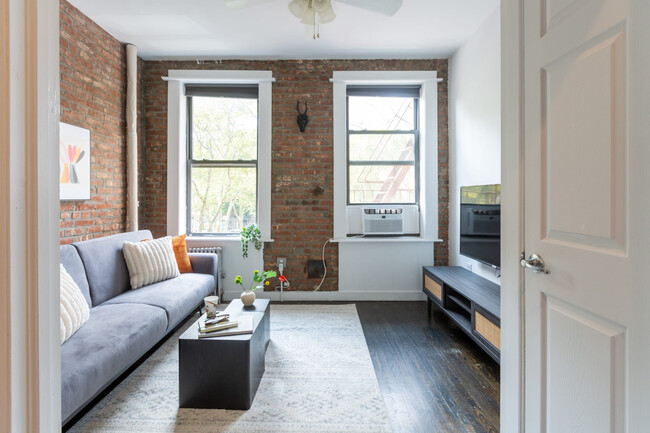 Building Photo - 104 Forsyth St Rental