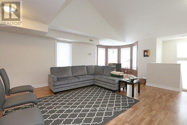 Photo - 12 Brian Peck Crescent