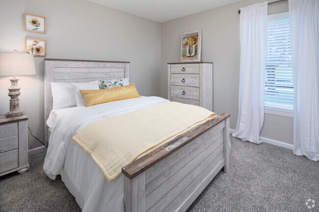 2BR, 2BA - 975SF
