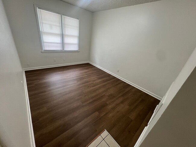 Photo - Spacious 2 bedroom townhome