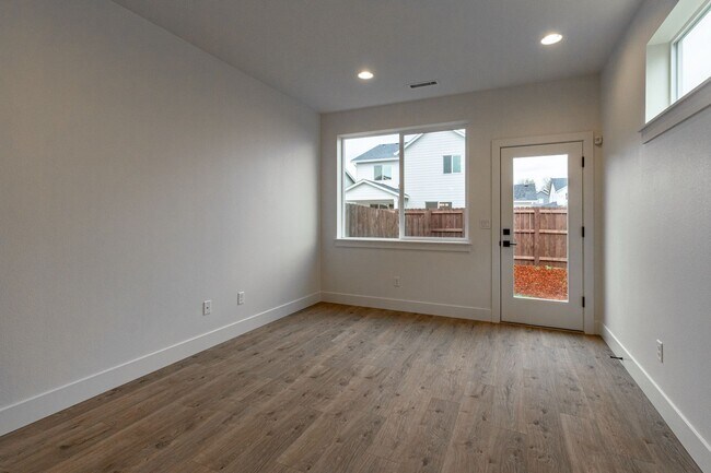 Photo - BRAND NEW Gorgeous 2 bedroom 1.5 bathroom ...