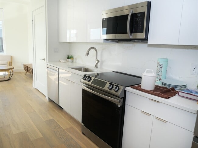 Building Photo - 38 Hichborn St Unit 301