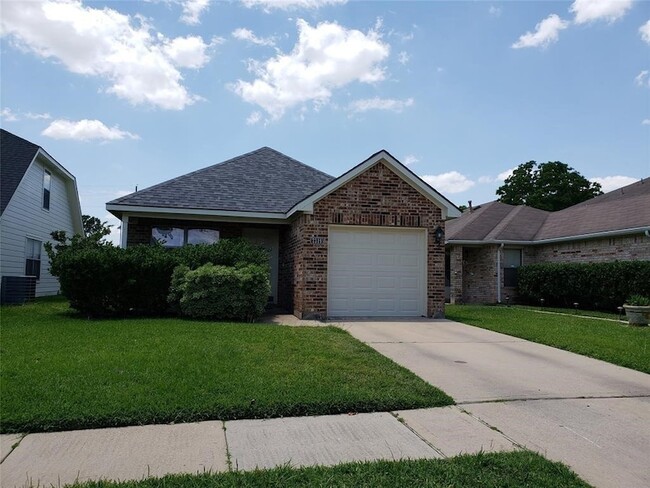 Building Photo - 7319 Village Lake Dr