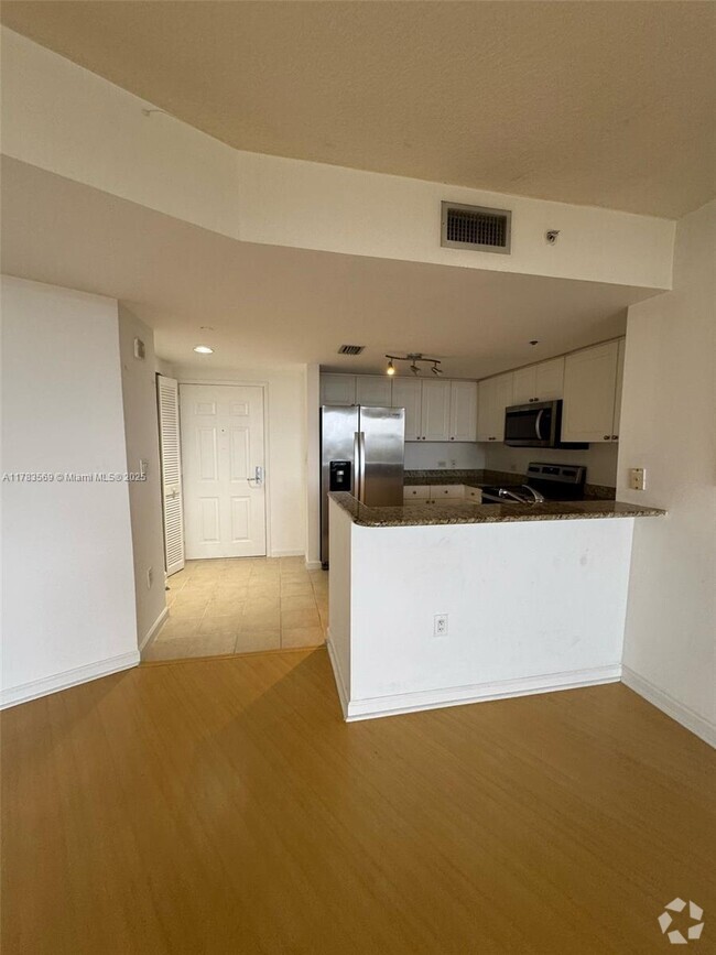 Building Photo - 19501 W Country Club Dr Unit 706 Rental