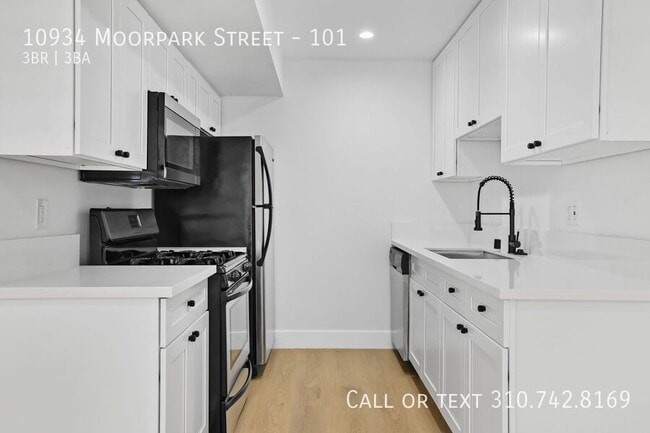 Building Photo - 10934 Moorpark St Unit 101