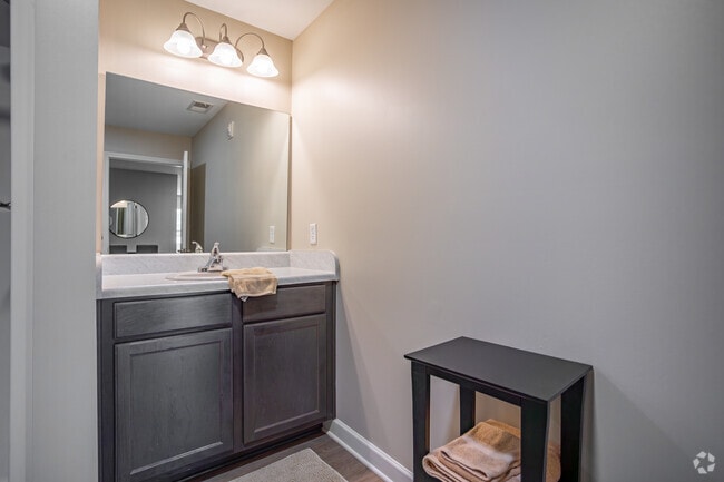 1BR, 1BA - 661SF - Primary Bathroom