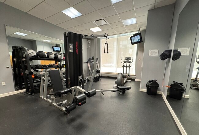 Photo - 757 N Orleans St Unidad 812