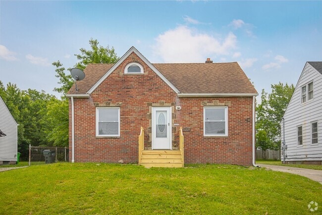 Building Photo - 3 Bedroom/1 Bath Single House Euclid!