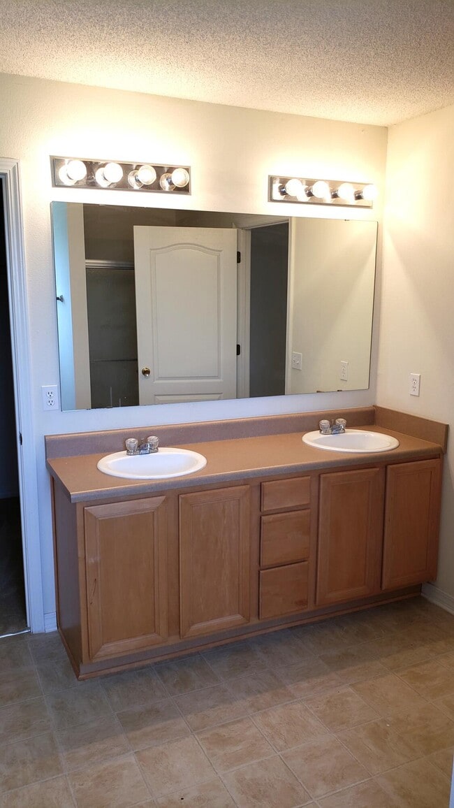 Photo - 2045 Catline Cir